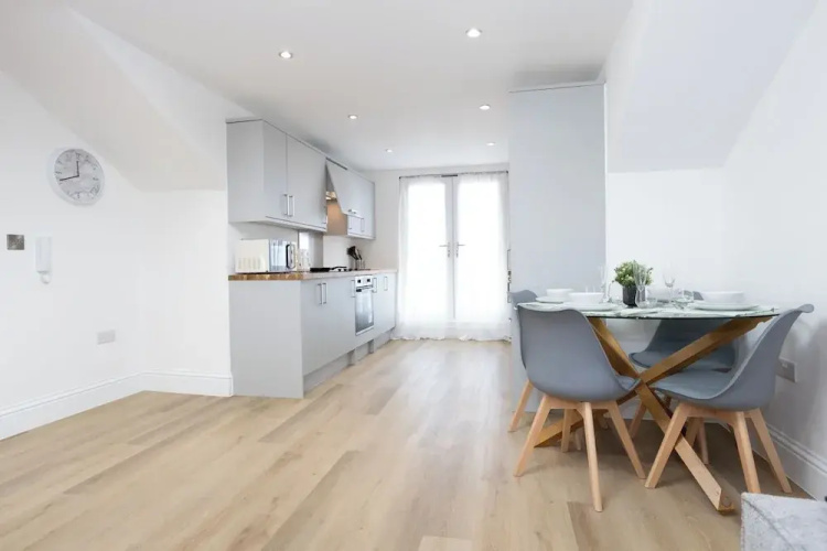 Flat 5 15 Longley Road