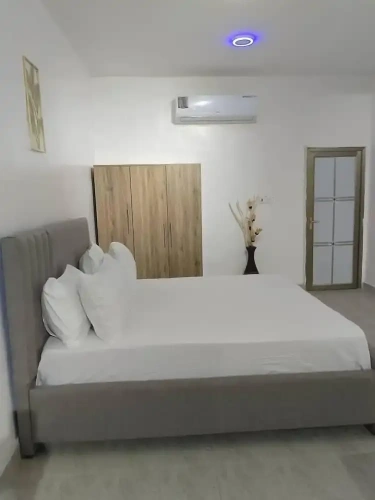 Deluxe Studio