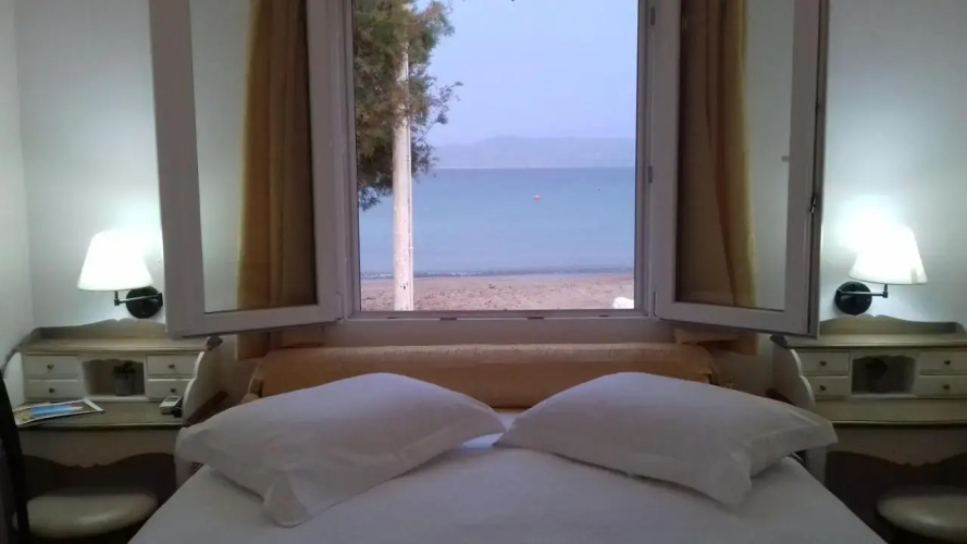 Floras Rooms