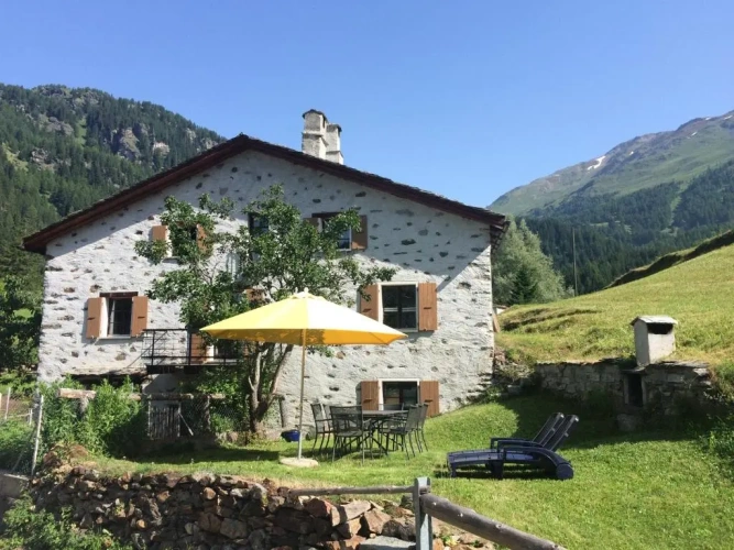 4 Bedrooms Cottage