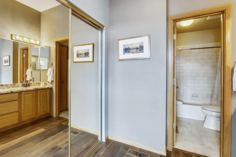 Lake Forest 204f 2 Bedroom Condo by Redawning