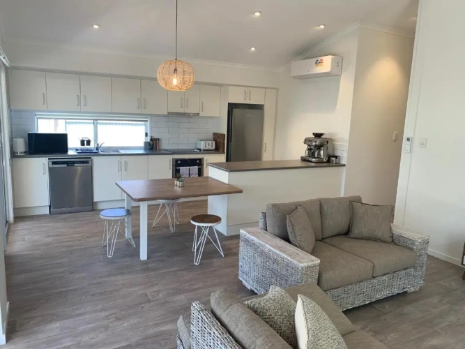 4 Bedrooms Cottage