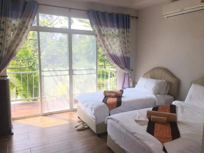 Standard Twin room with balcony