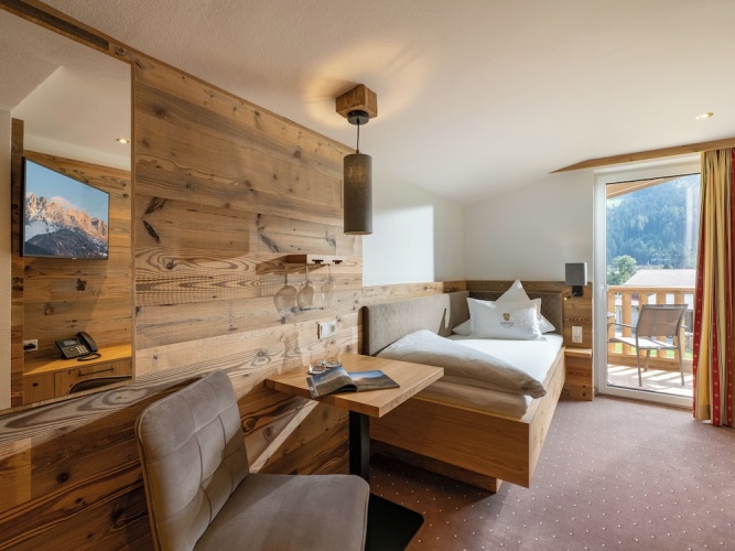 Deluxe Single room with balcony and with mountain view