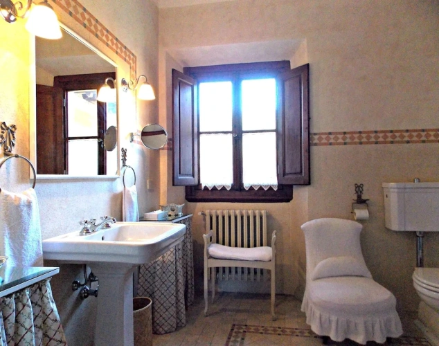 6 Bedrooms Villa