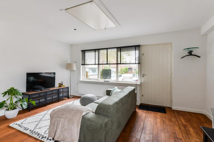 Luxury Garden View Apartment