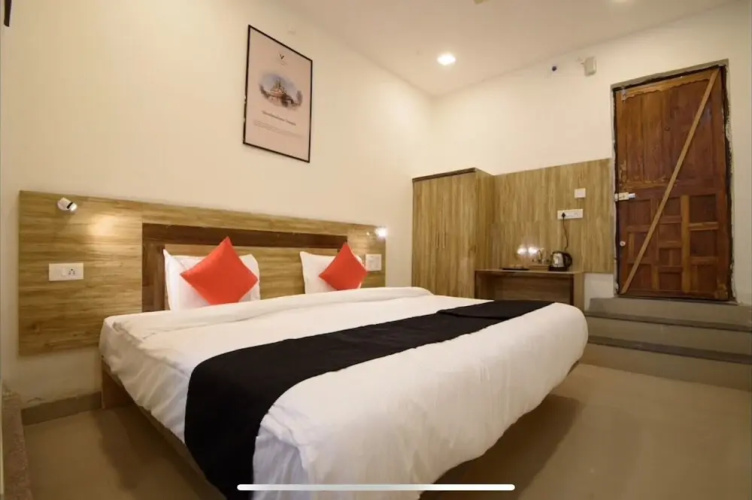Etranger Resorts