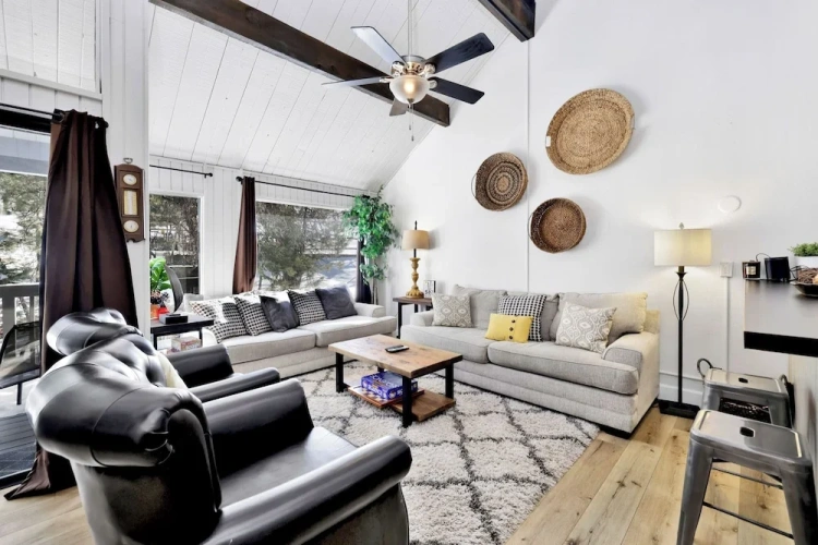 Standard room with balcony and with mountain view