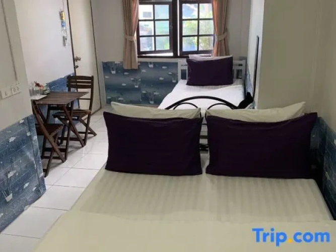 Standard Double Family room with street view