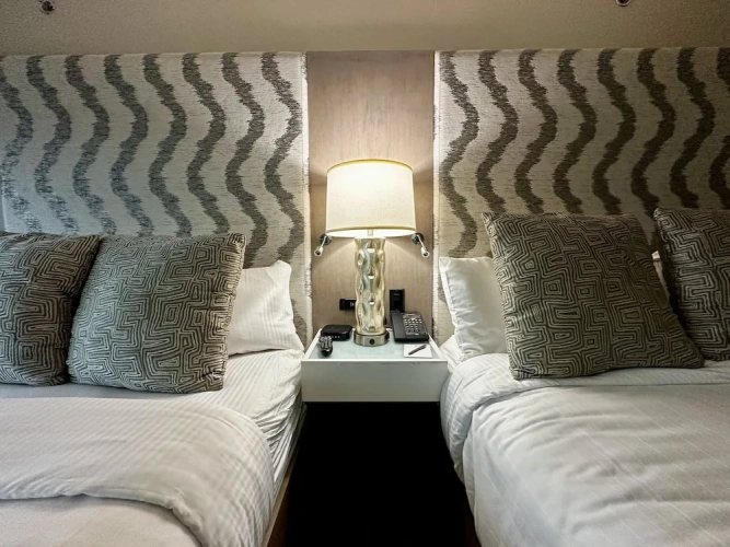 Deluxe Quadruple room with bay view