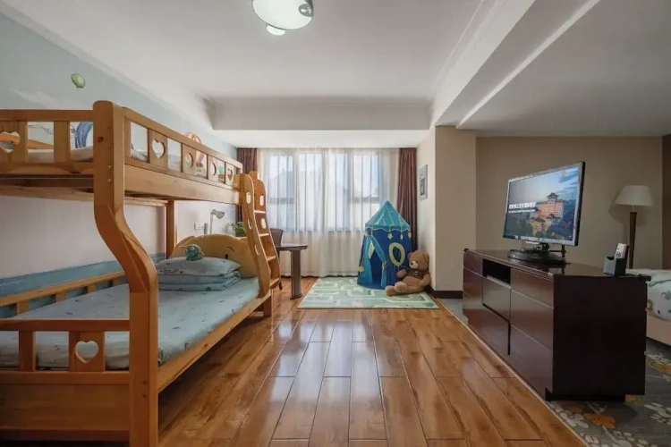 Standard Quadruple Family room