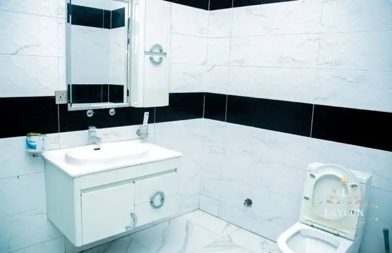 Laycon Hotel & Suites