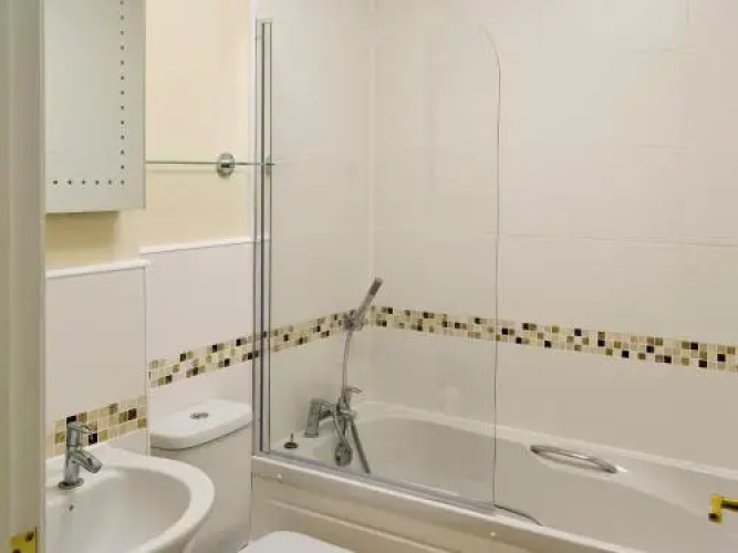Flat 2 Lonsdale House