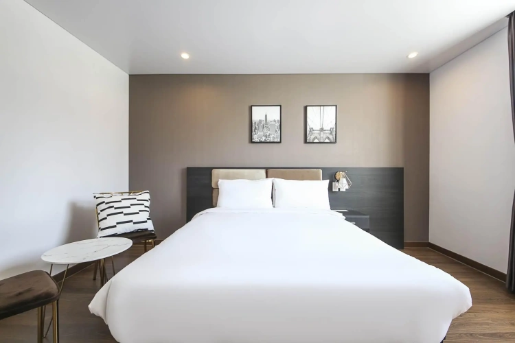 Standard Double room with city view