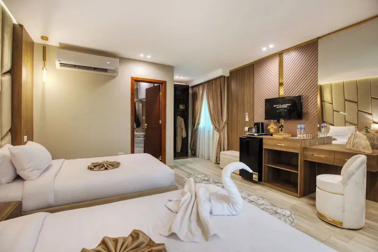 Golden Palm Sunrise Inn