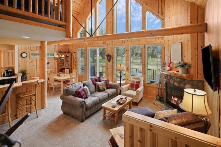 Deer Park Cabin 3 Bedroom Home by RedAwning