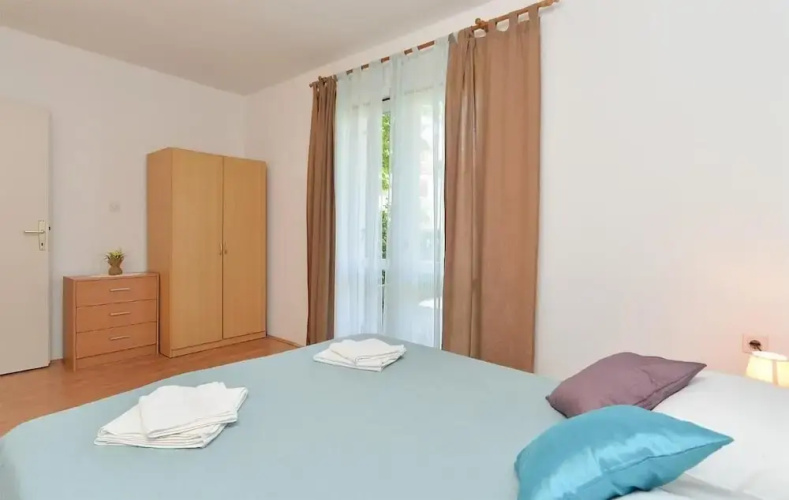 Spacious Apartment With Garden