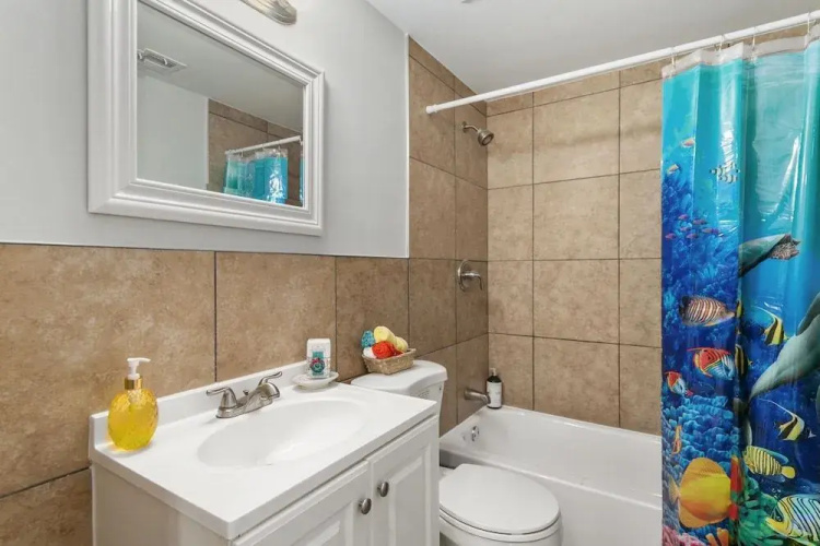 2 Bedroom Deluxe Apt on Collins Ave