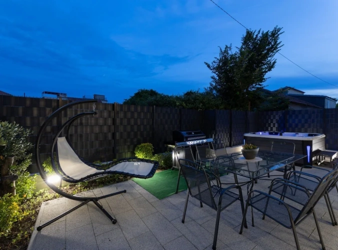3 Bedrooms Apartment