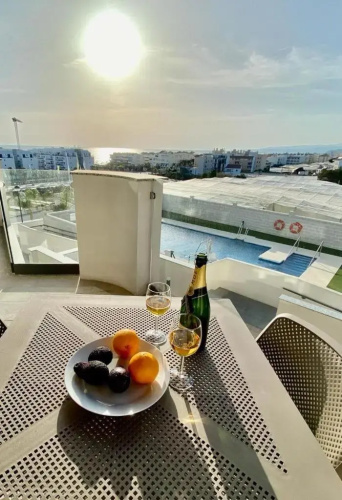 Nuevo y Moderno apartamento con piscina