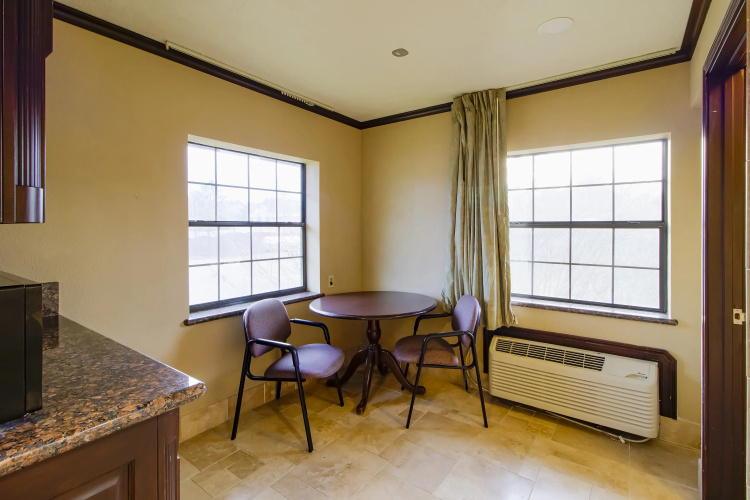 OYO Pinewood Inn & Suites Silsbee