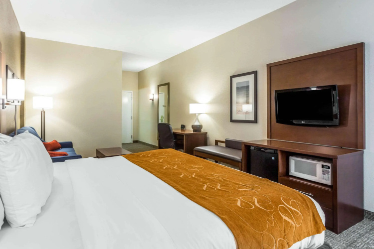 Comfort Suites
