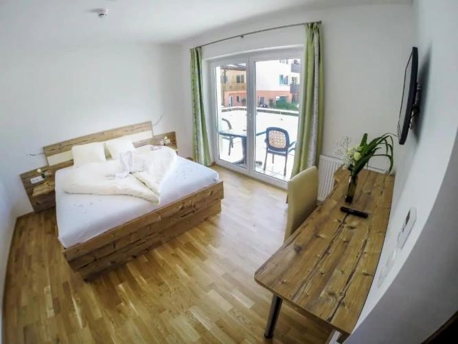 Standard Double room with balcony and with lake view