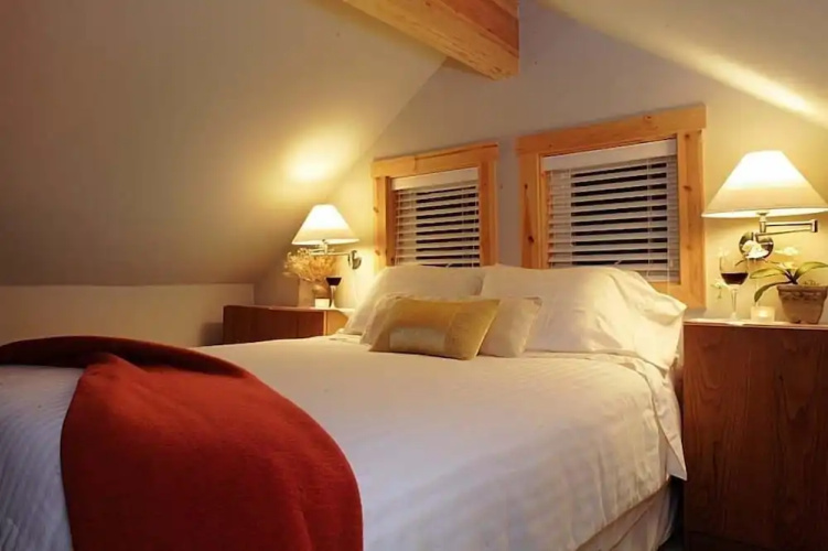 Skiff Point Guest House
