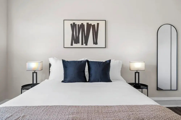Modern 1BR - Kenwood 501