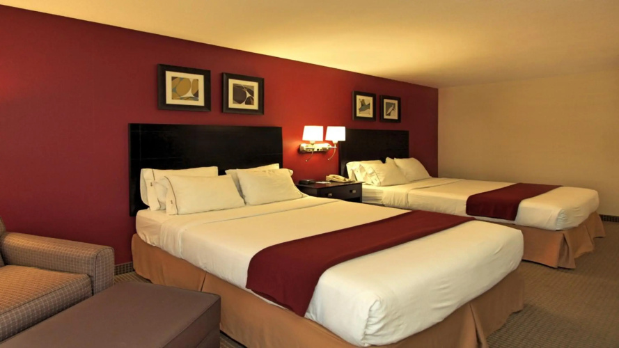 Holiday Inn Express Hotel & Suites Defiance by IHG