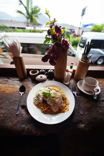 Chakra Backpacker Hostel & Vegetarian Bistro