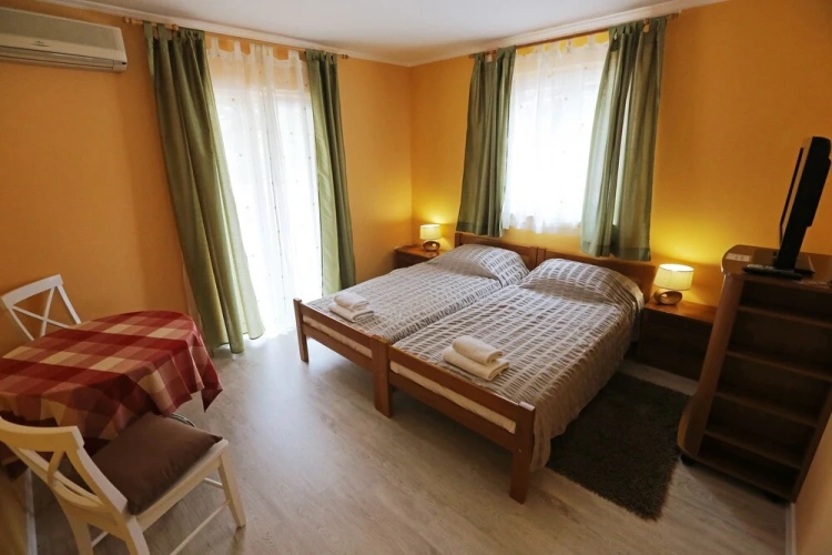 Classic Twin room with balcony