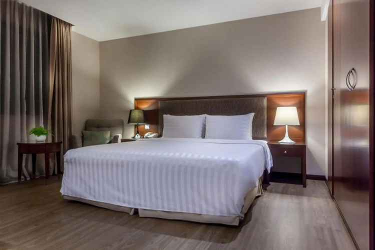 Hotel June