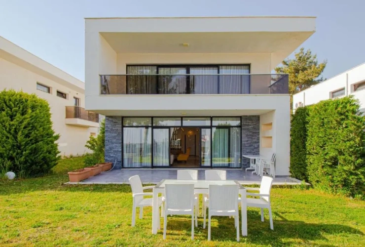 3 Bedrooms Villa