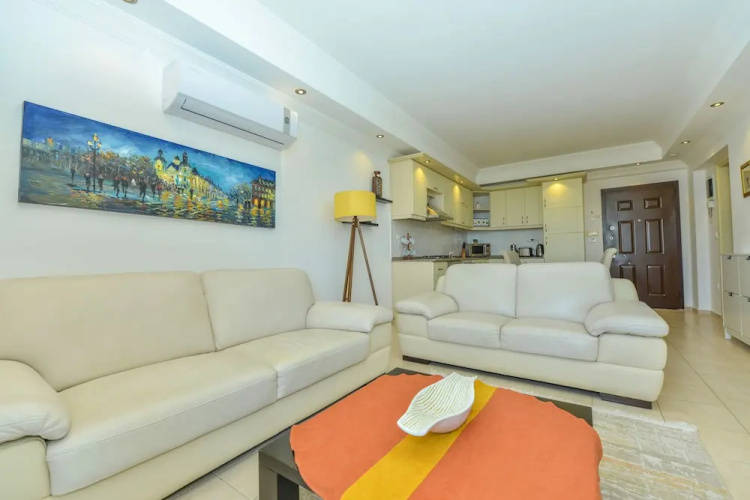 Saros Apartments