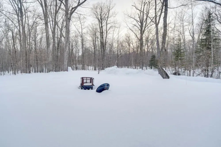 Tranquil Cabin Getaway Near Red Cedar Lake!
