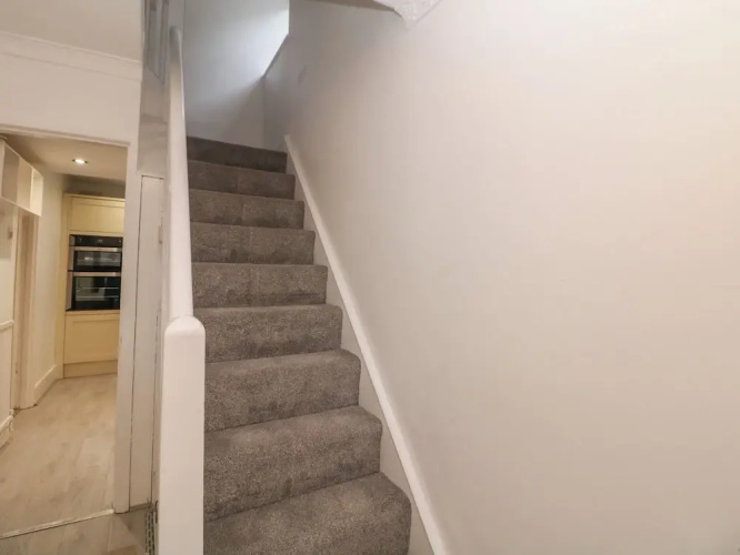 15 Calton View