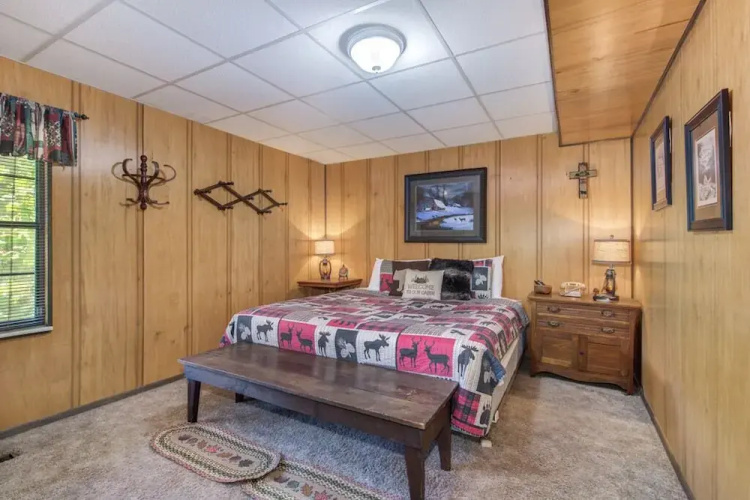 Rays Chalet - Unique and Cozy Riverfront Home!