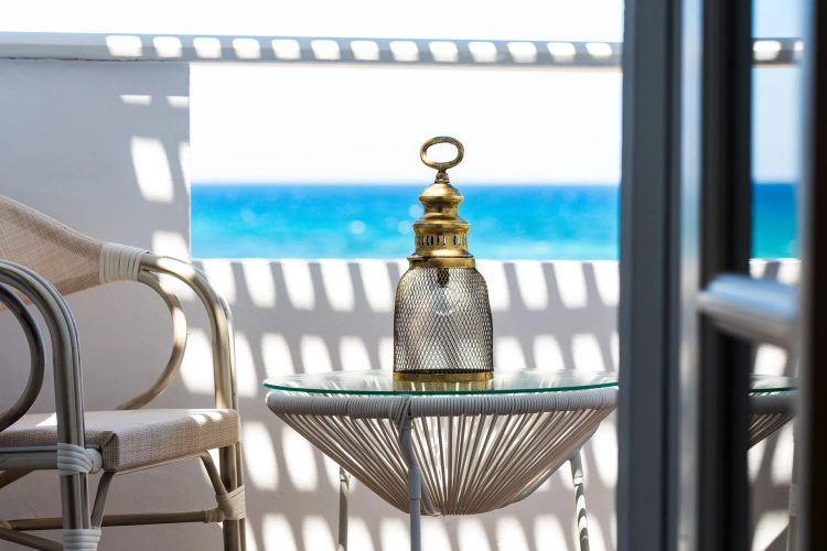 Pinelopi Beach Suites