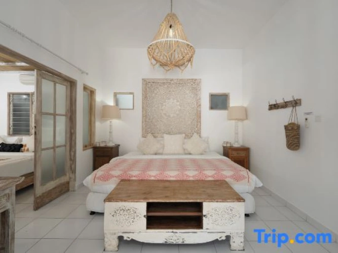 2 Bedrooms Villa