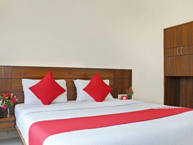 OYO 22692 Flagship Strand Resort