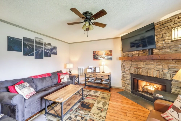 2 Bedrooms Apartment