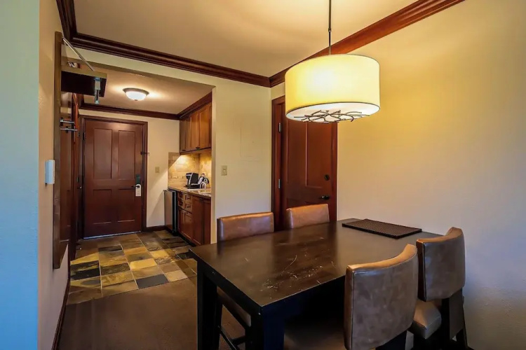 Sweeping Views & Access to Slopes: Everline Condo
