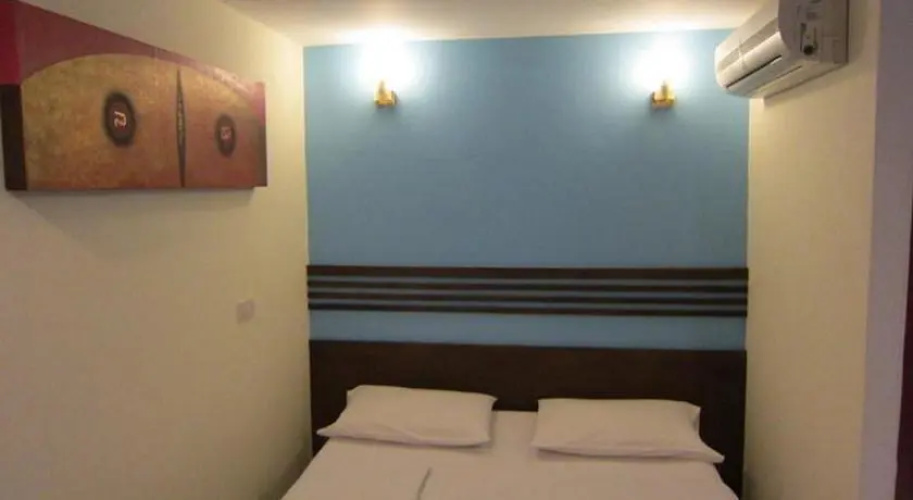 18 Coins Cafe & Hostel