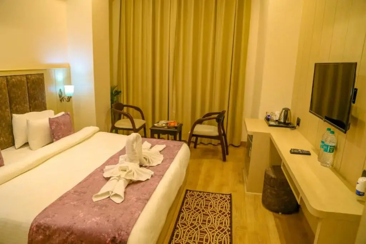 Four Leaf Hotel