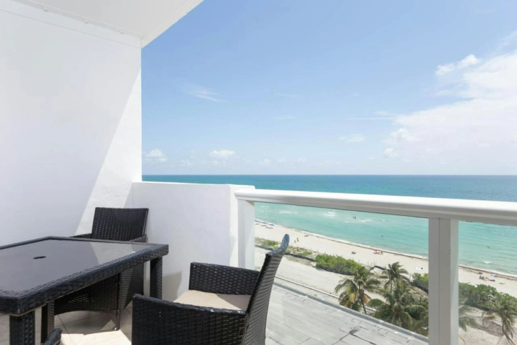 Newpoint Miami Beach Apartments photo 9