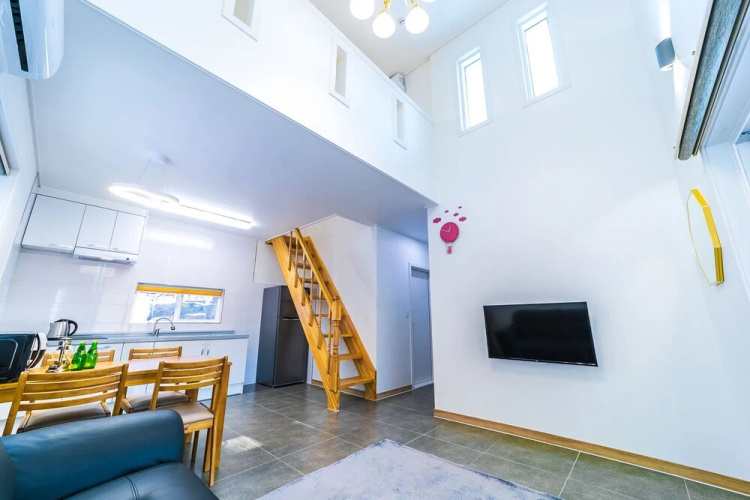 Hyovely House
