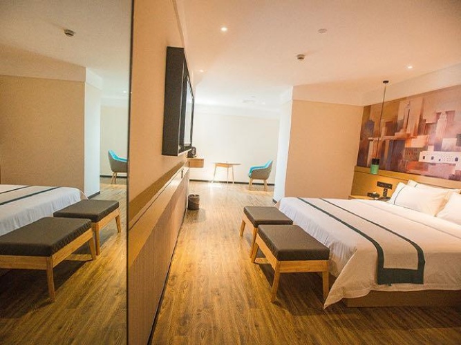 Standard Twin room with city view