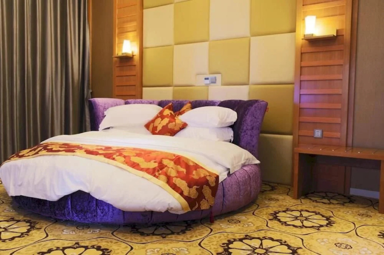 ERA South Atrium Hotel