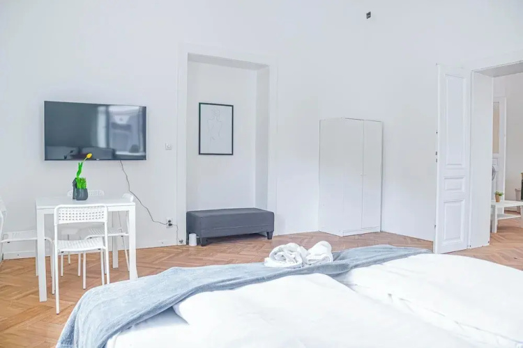 Stylish 2BR Apt Near AKH Easy Center